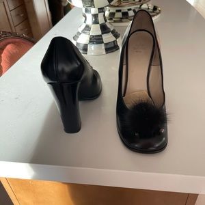 Loiluis Vuitton black shoe
